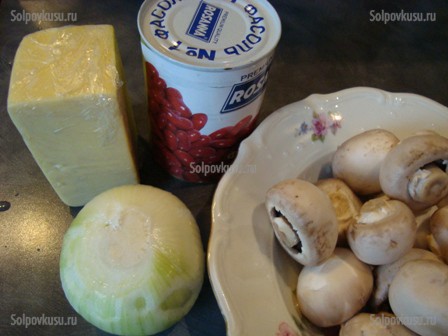 Салат из фасоли и грибов
